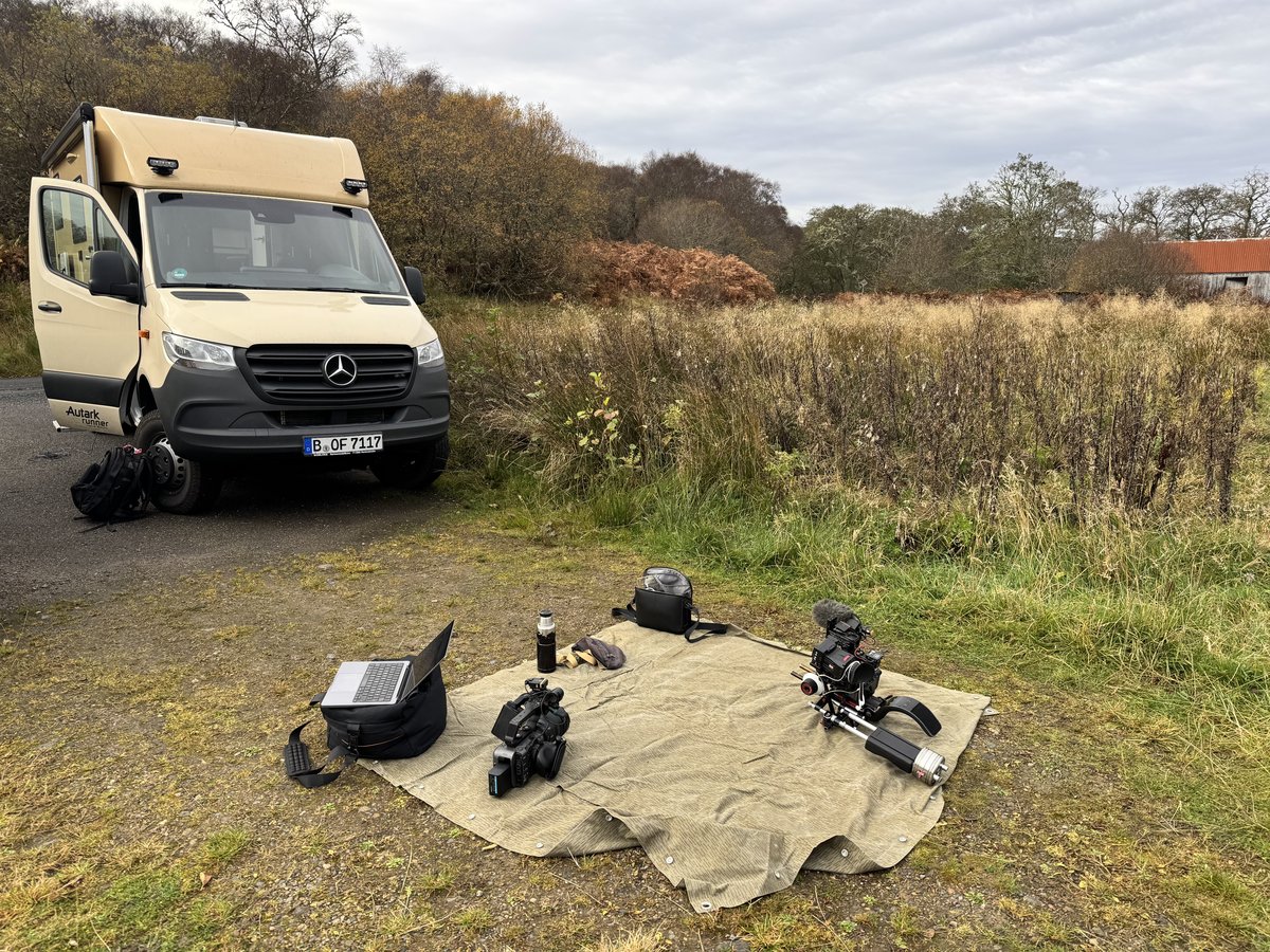 Im eigenen ATV Produktionsmobil beim Survivor-Dreh in Schottland